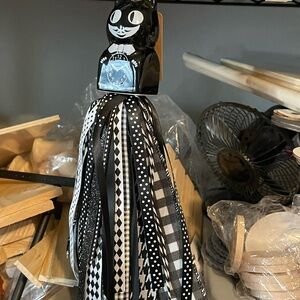 Black and White Cat shaker tassel